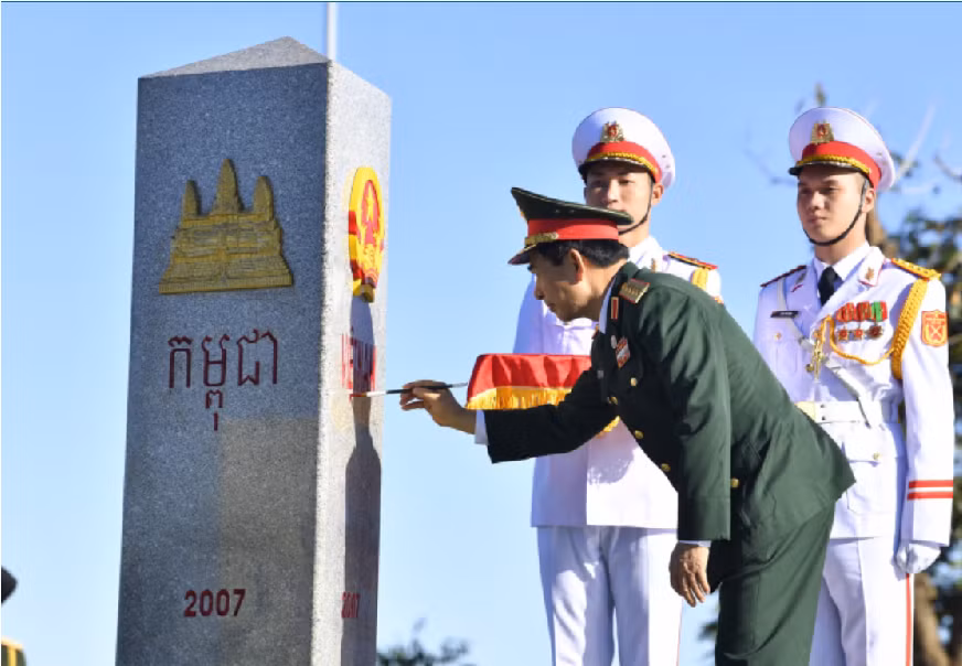 Giao lưu hữu nghị quốc phòng biên giới Việt Nam - Lào - Campuchia -0