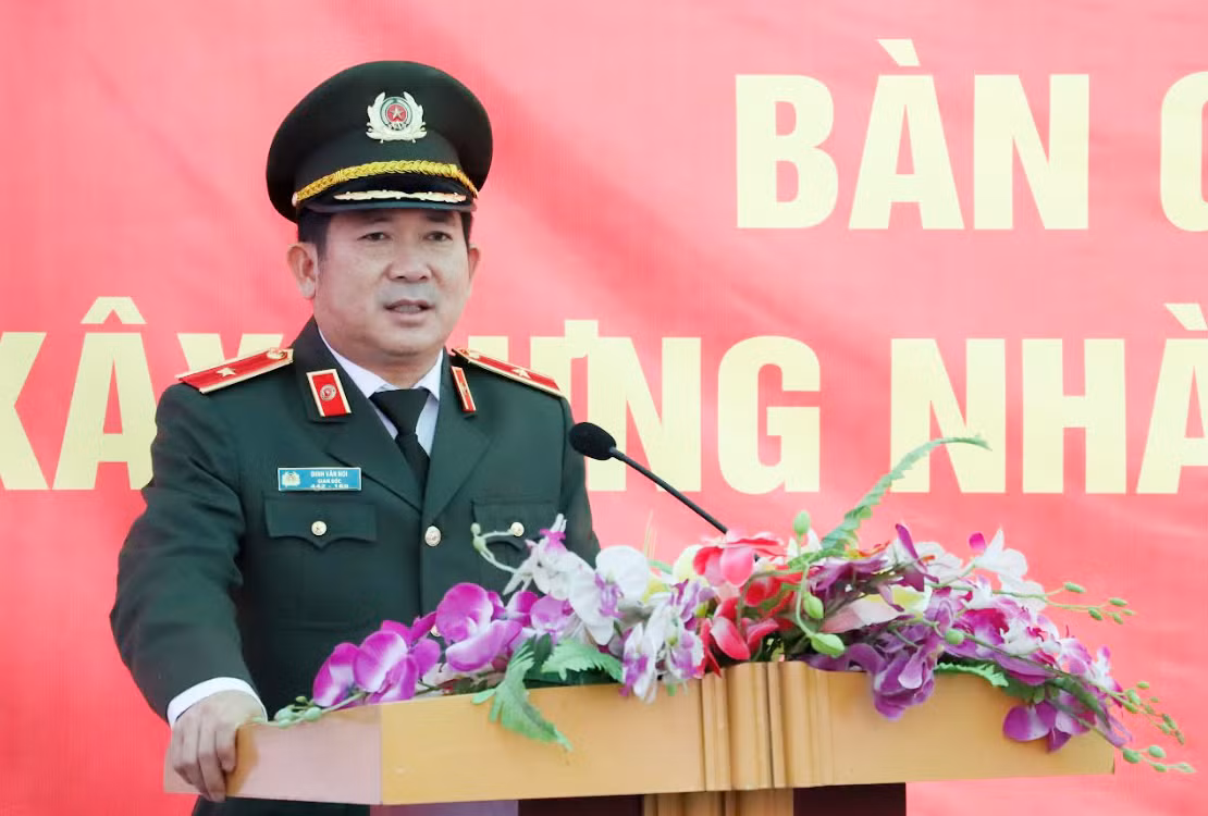 Công an Quảng Ninh bàn giao kinh phí xây dựng 3 căn nhà nghĩa tình đồng đội -1