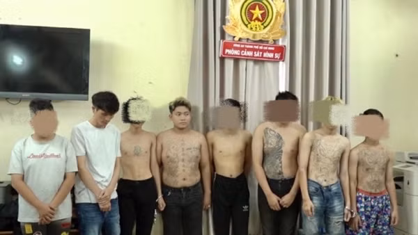 Triệt phá băng nhóm gây ra hàng loạt vụ cướp giật điện thoại