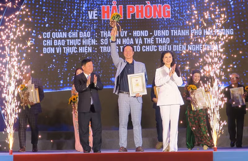 Trao thưởng cho 9 tác phẩm đoạt giải Cuộc thi Sáng tác các ca khúc về Hải Phòng -0
