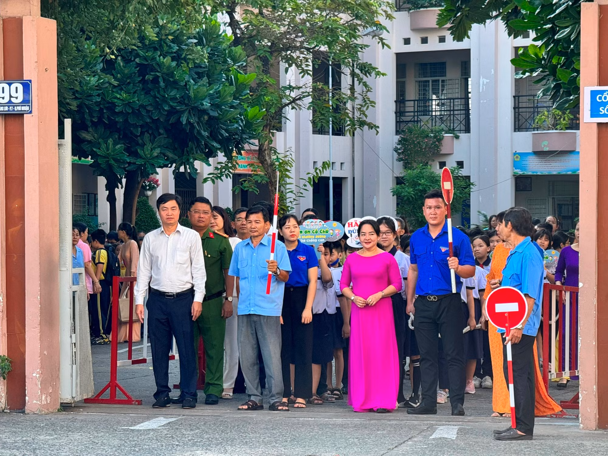 TP Hồ Chí Minh: Rèn kỹ năng sang đường an toàn cho học sinh -0
