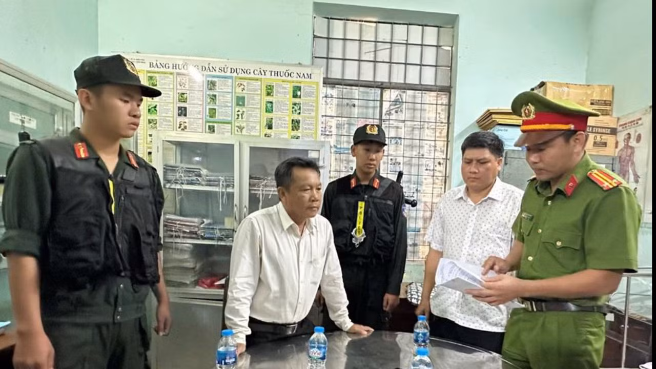 Bắt tạm giam người lợi dụng việc khiếu kiện để gây rối trật tự công cộng -0
