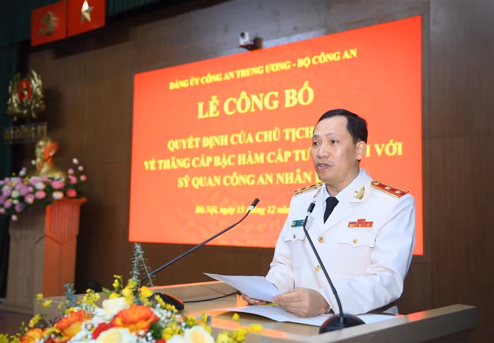 Trao quyết định thăng cấp bậc hàm Trung tướng đối với 2 đồng chí Thứ trưởng Bộ Công an -0