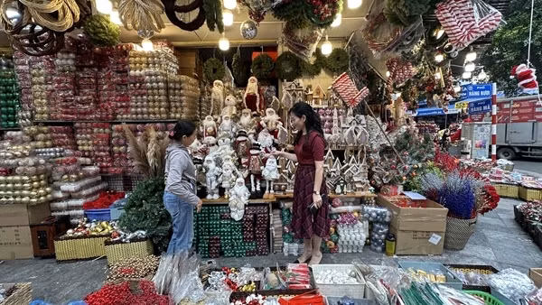 Sôi động thị trường quà tặng, đồ trang trí Giáng sinh