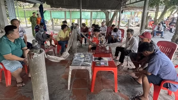 Công an Vĩnh Long phá 2 sới bạc, bắt 29 đối tượng