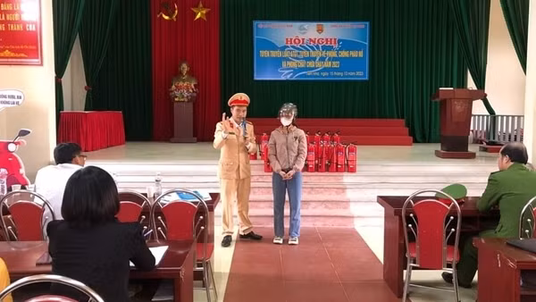 Tuyên truyền đảm bảo an toàn giao thông cho các lái xe, chủ doanh nghiệp vận tải