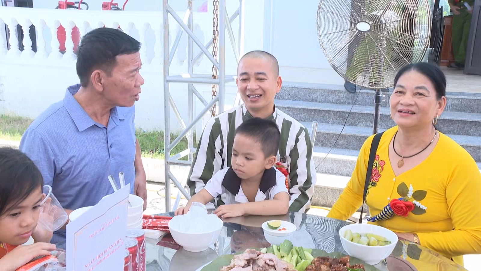 Thắp sáng niềm tin từ “Hội nghị gặp gỡ gia đình phạm nhân” -0