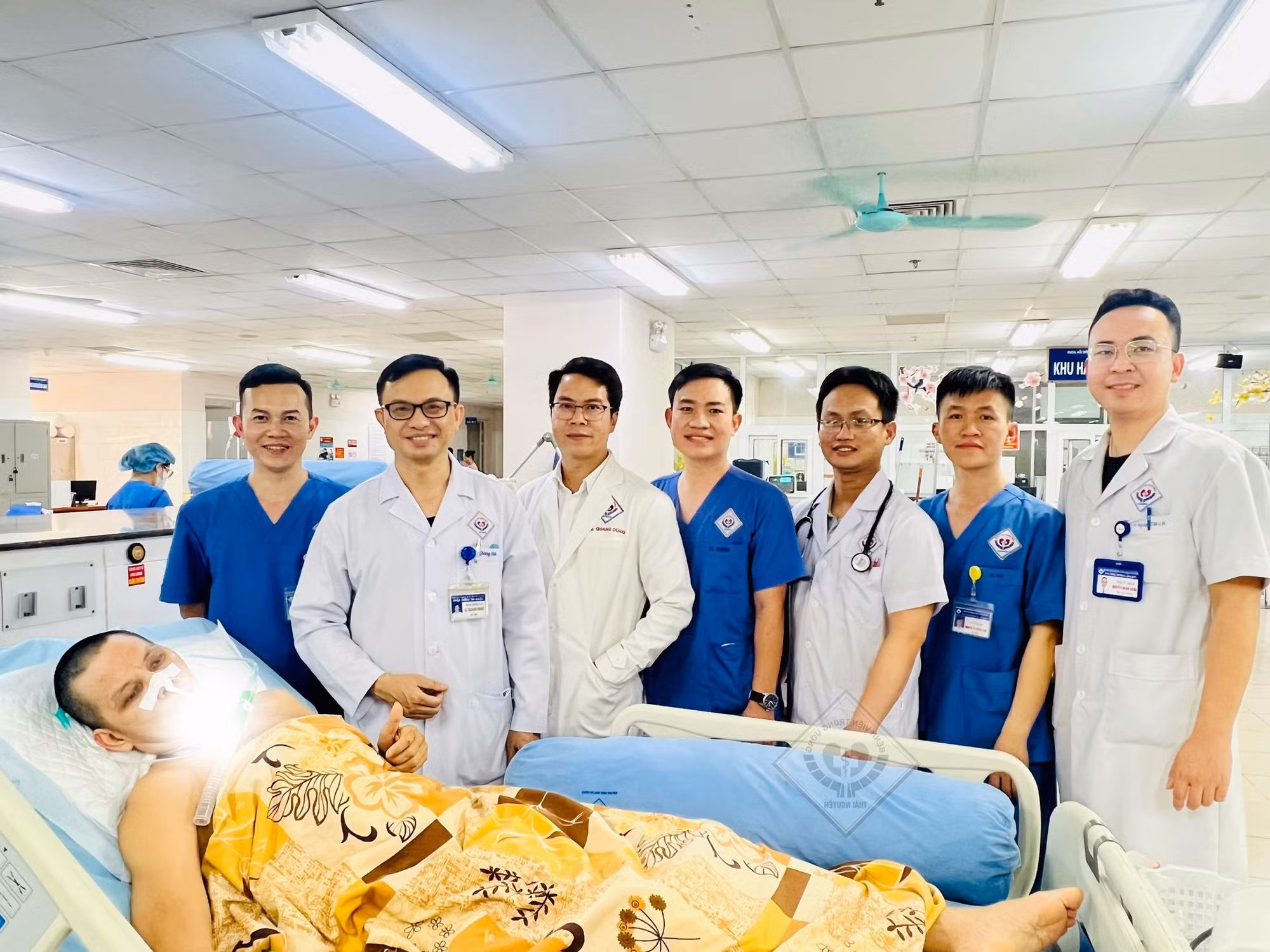 Cứu sống người đàn ông bị đâm thủng tim, ngừng tim 3 lần -0