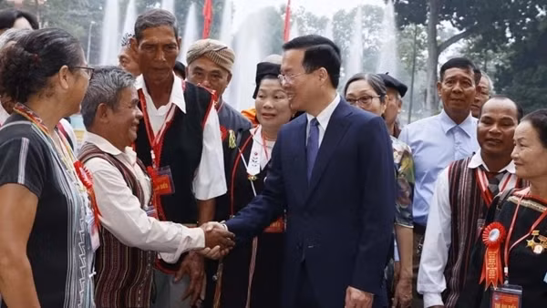 Tôn vinh điển hình tiên tiến là người có uy tín đồng bào dân tộc thiểu số
