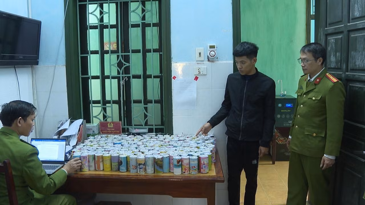 Bắt giữ một đối tượng chế tạo trái phép pháo nổ -0
