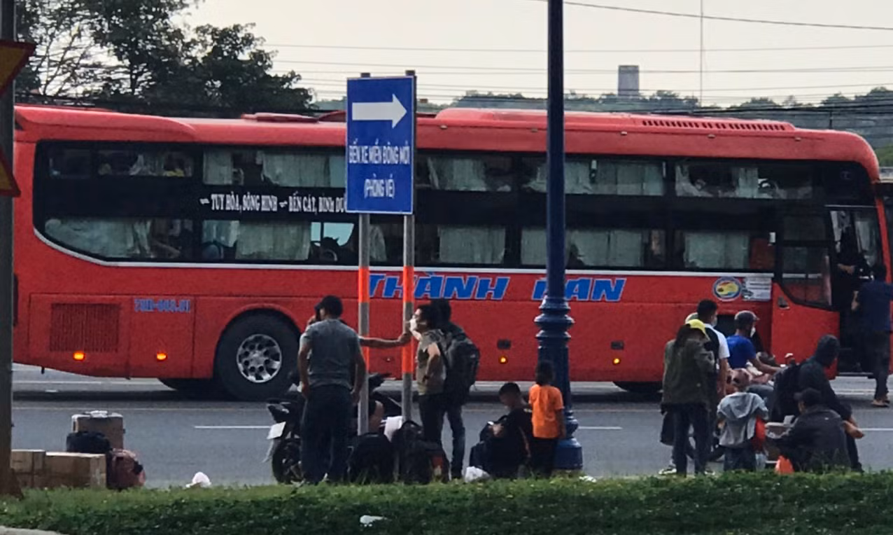 xe khach1.jpg -0