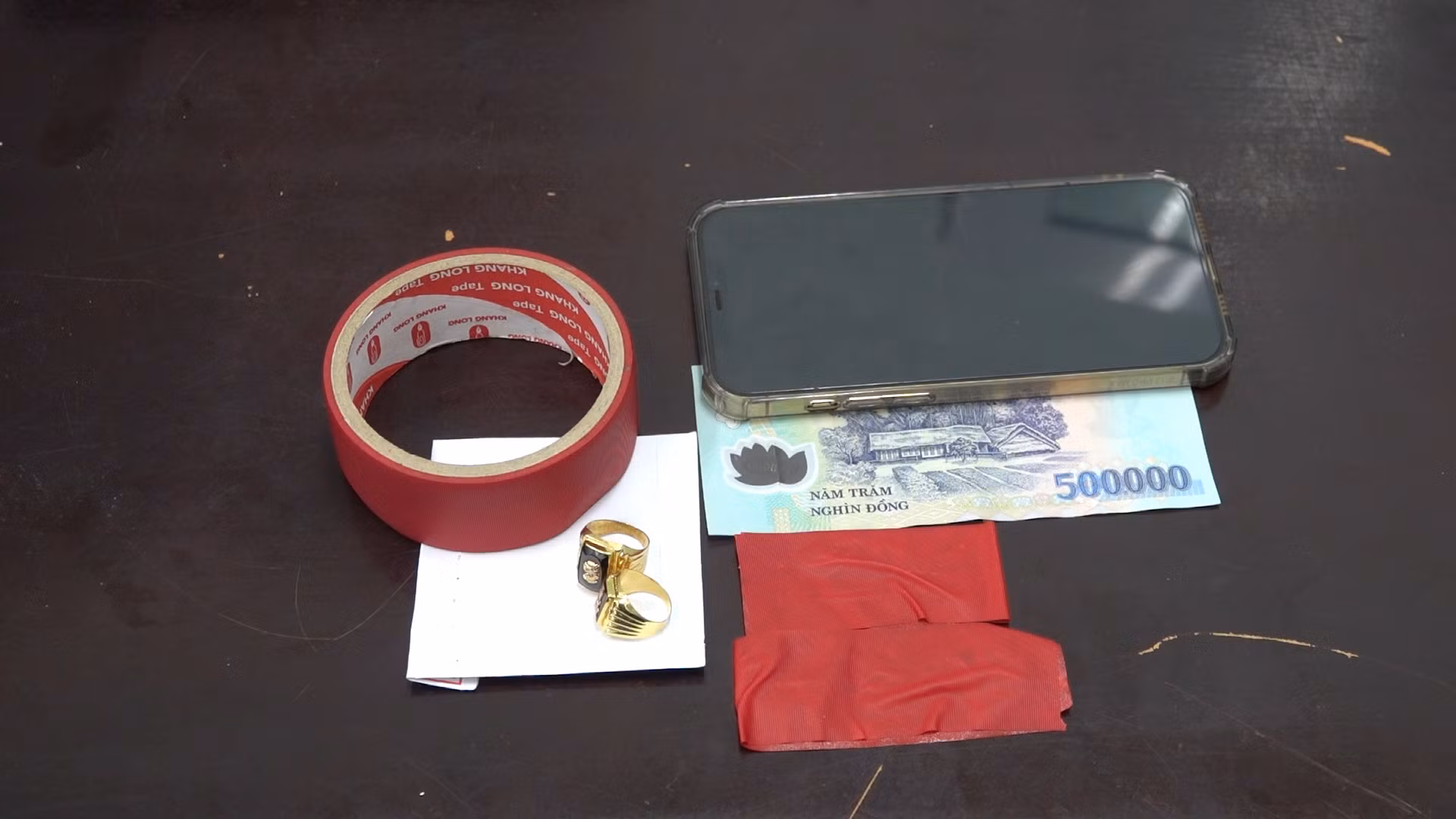 Nam sinh lớp 12 cướp giật tại tiệm vàng
