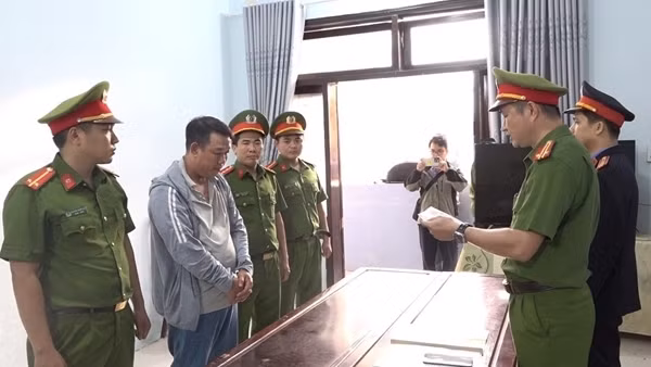 Đối tượng dùng chiêu tinh vi để trộm xe múc trên QL1A sa lưới