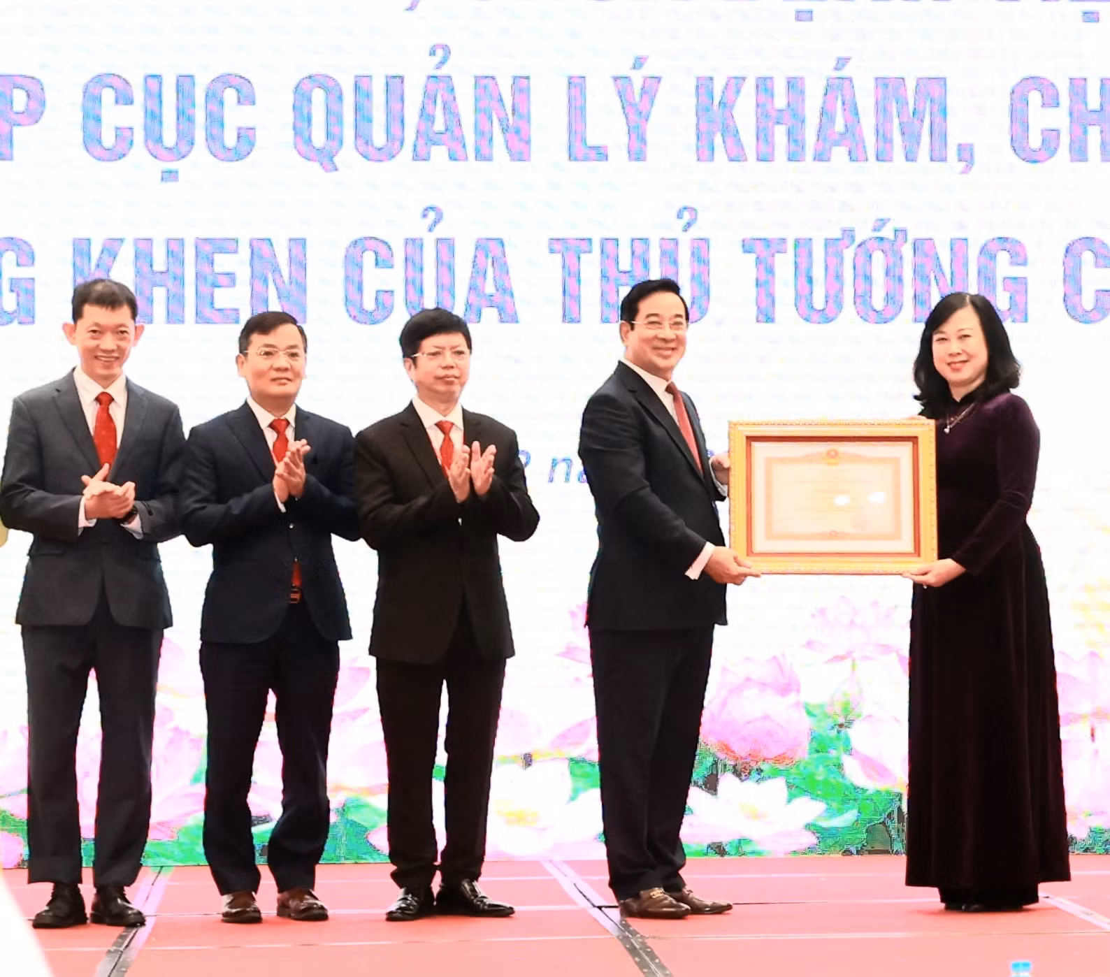 Hệ thống khám chữa bệnh, lấy người bệnh làm trung tâm để phục vụ -0