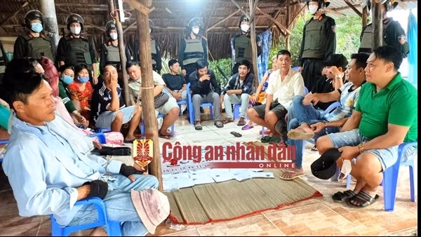 Triệt phá sòng tài xỉu, tạm giữ trên 180 triệu đồng