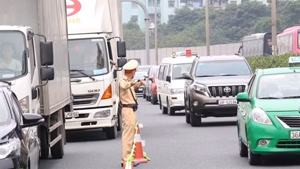 Hà Nội đặt mục tiêu kiềm chế, kéo giảm 5% tai nạn giao thông trong năm 2024