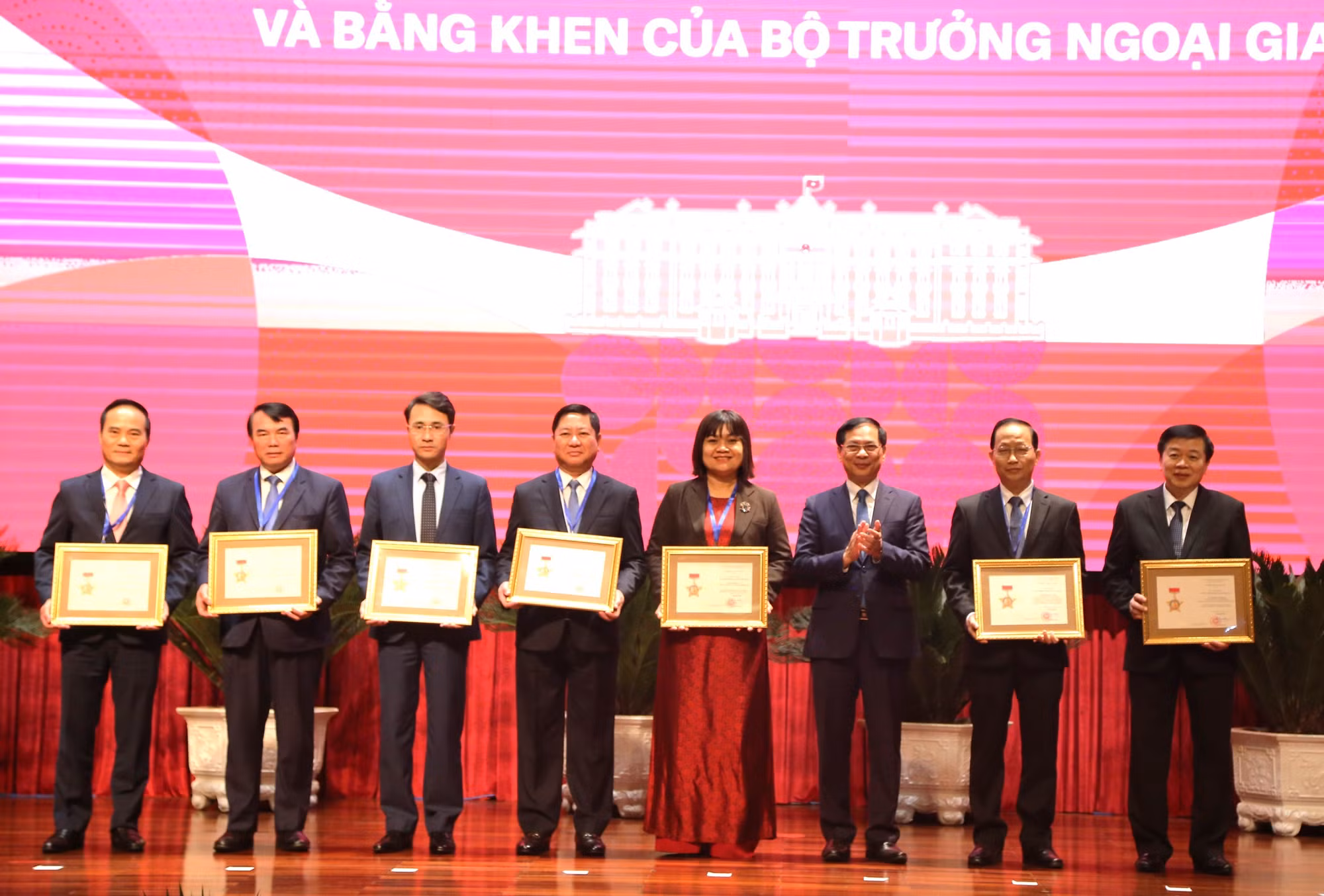 Đối ngoại địa phương là một trong những binh chủng quan trọng của đối ngoại Việt Nam - 0