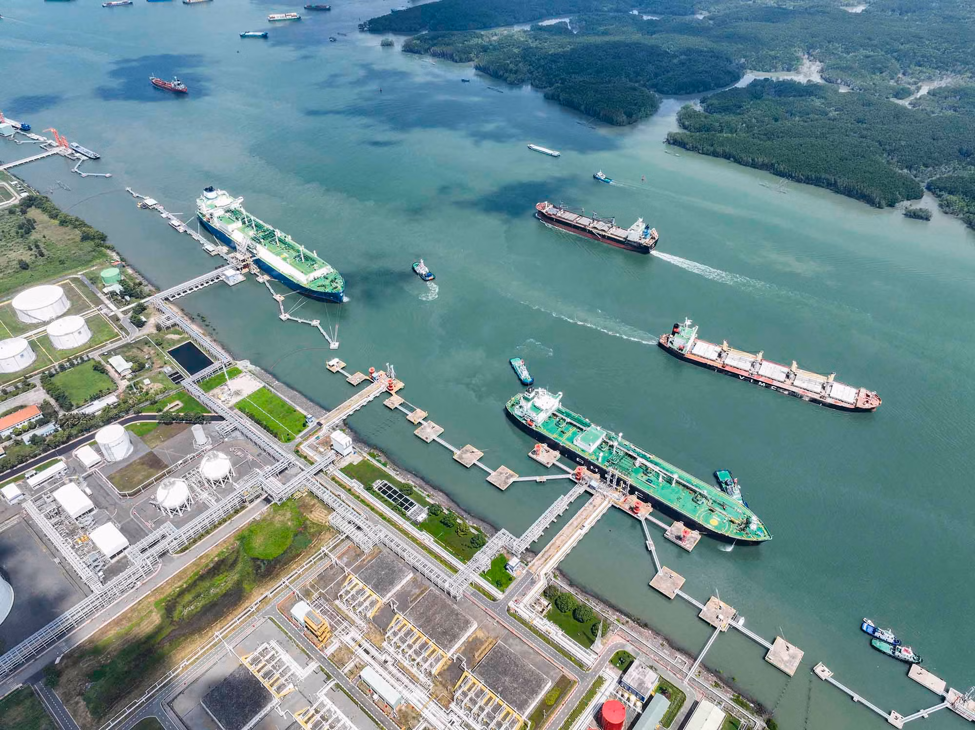 Khẳng định vị thế Petrovietnam là nhà sản xuất dầu khí lớn nhất của Việt Nam với chuỗi giá trị hoạt động hoàn chỉnh -0