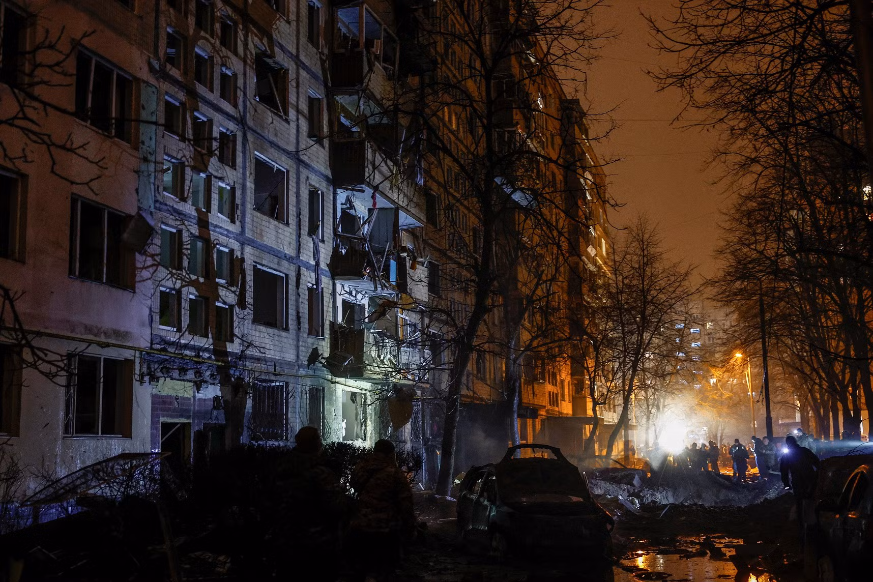 Kiev hứng hàng loạt tên lửa, hơn 50 người bị thương -0