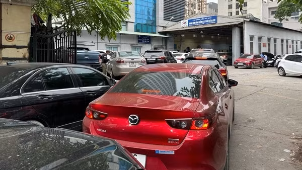 Hà Nội: Gia tăng phương tiện đến hạn đăng kiểm