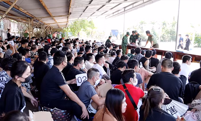 Thủ đoạn mới của các băng nhóm mua bán người bằng hình thức “việc nhẹ lương cao” -0