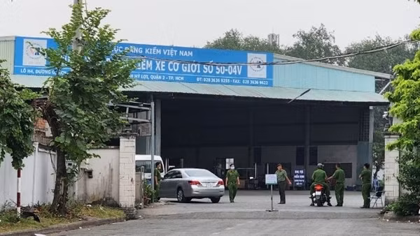 Giám đốc Công ty Quang Châu đưa hối lộ cho Giám đốc Trung tâm đăng kiểm 50-13D