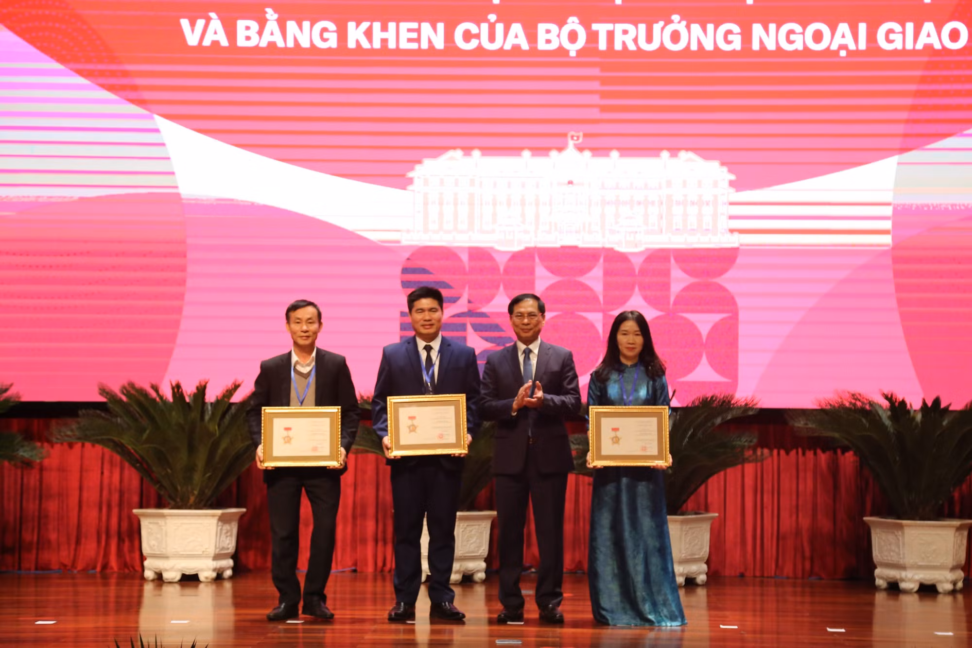 Đối ngoại địa phương là một trong những binh chủng quan trọng của đối ngoại Việt Nam - 1