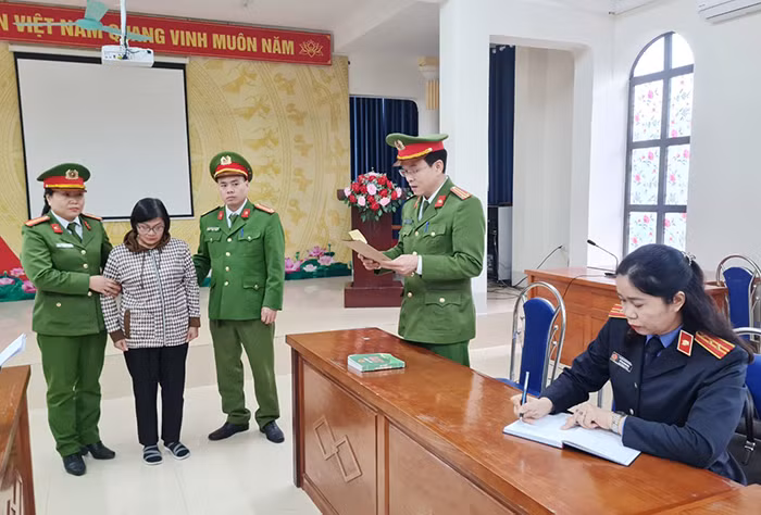 Bắt tạm giam 2 bị can trong vụ án xảy ra tại Sở giáo dục, Đào tạo tỉnh Hà Giang -0