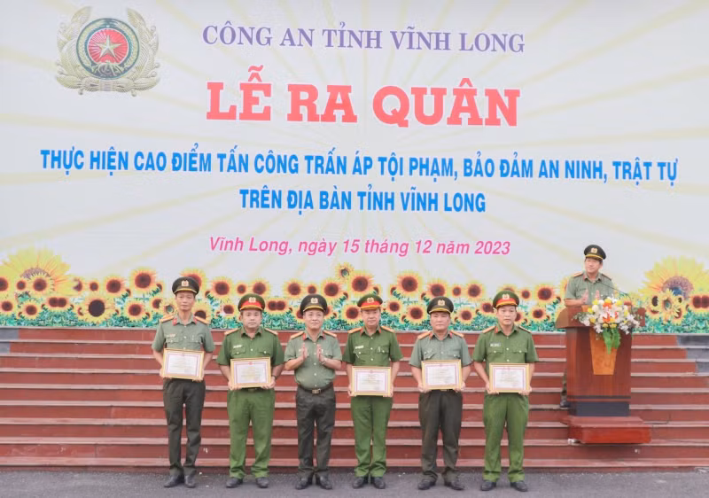 Công an các địa phương đồng loạt ra quân thực hiện cao điểm tấn công, trấn áp tội phạm -0