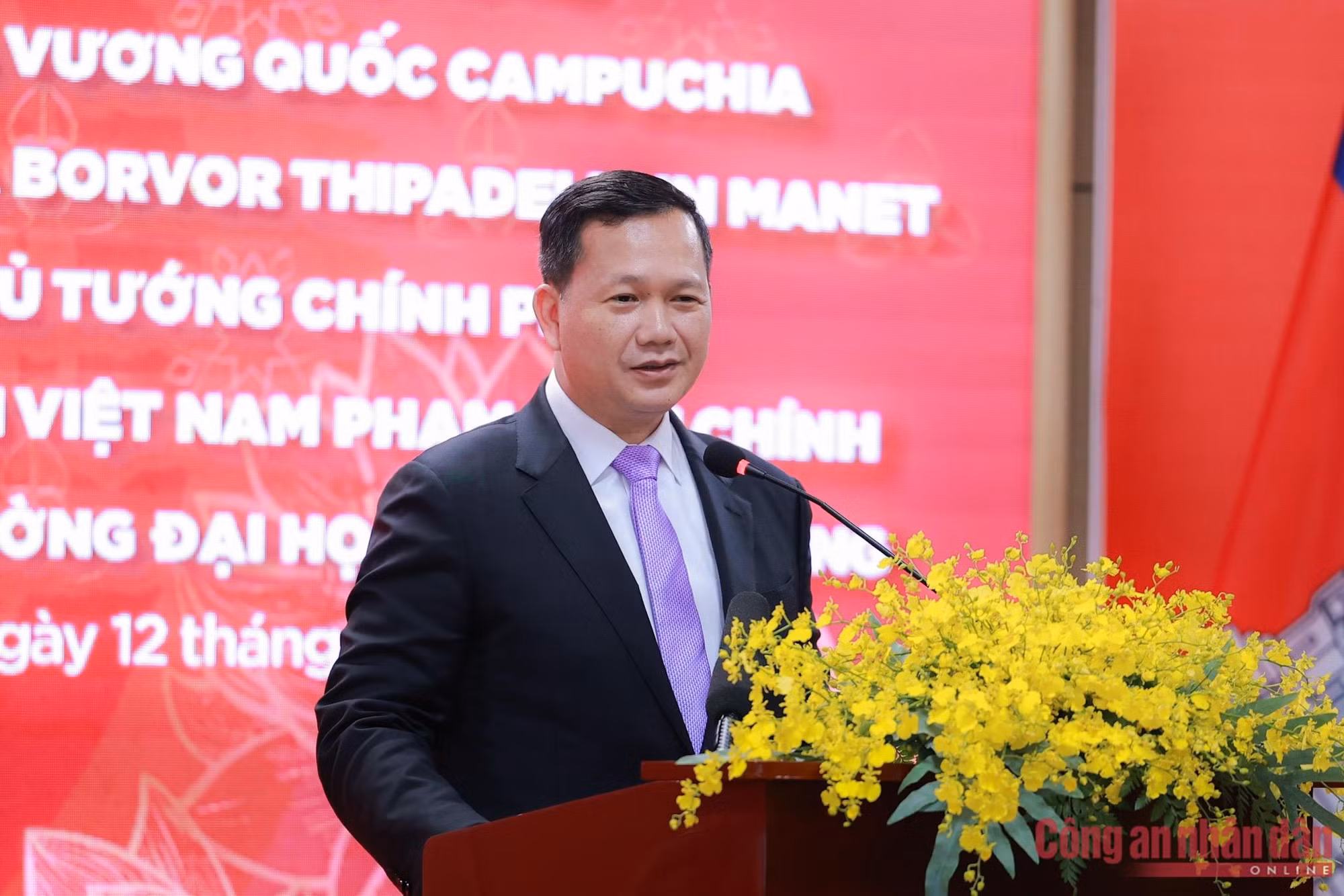 Thủ tướng Phạm Minh Chính và Thủ tướng Campuchia tới thăm Đại học Ngoại Thương -0