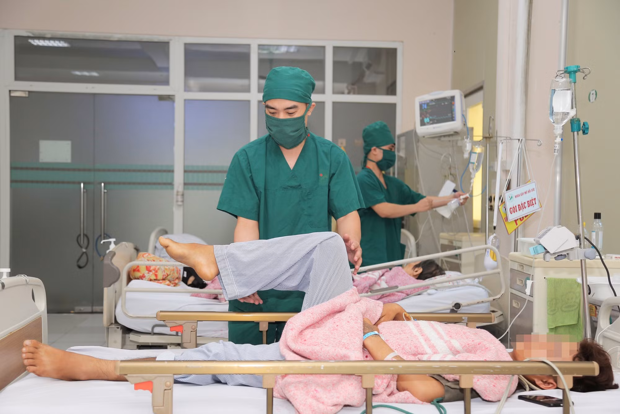 Cứu đôi chân cho nam thanh niên 19 tuổi bị ngã từ độ cao 4m -0