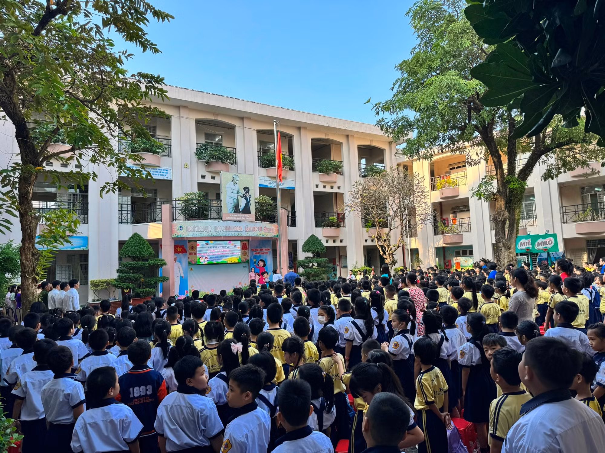 TP Hồ Chí Minh: Rèn kỹ năng sang đường an toàn cho học sinh -1