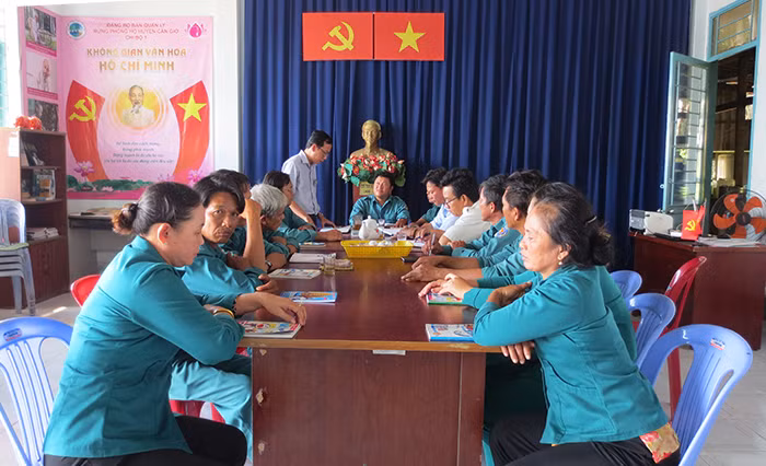 Những “Robinson” giữ rừng ngập mặn -0