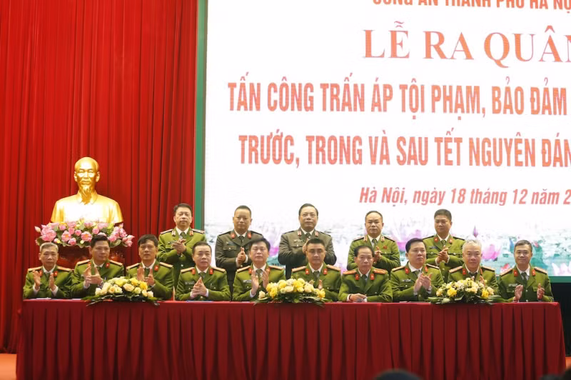 Công an Hà Nội xuất quân, trấn áp tội phạm dịp Tết Nguyên đán 2024 -0