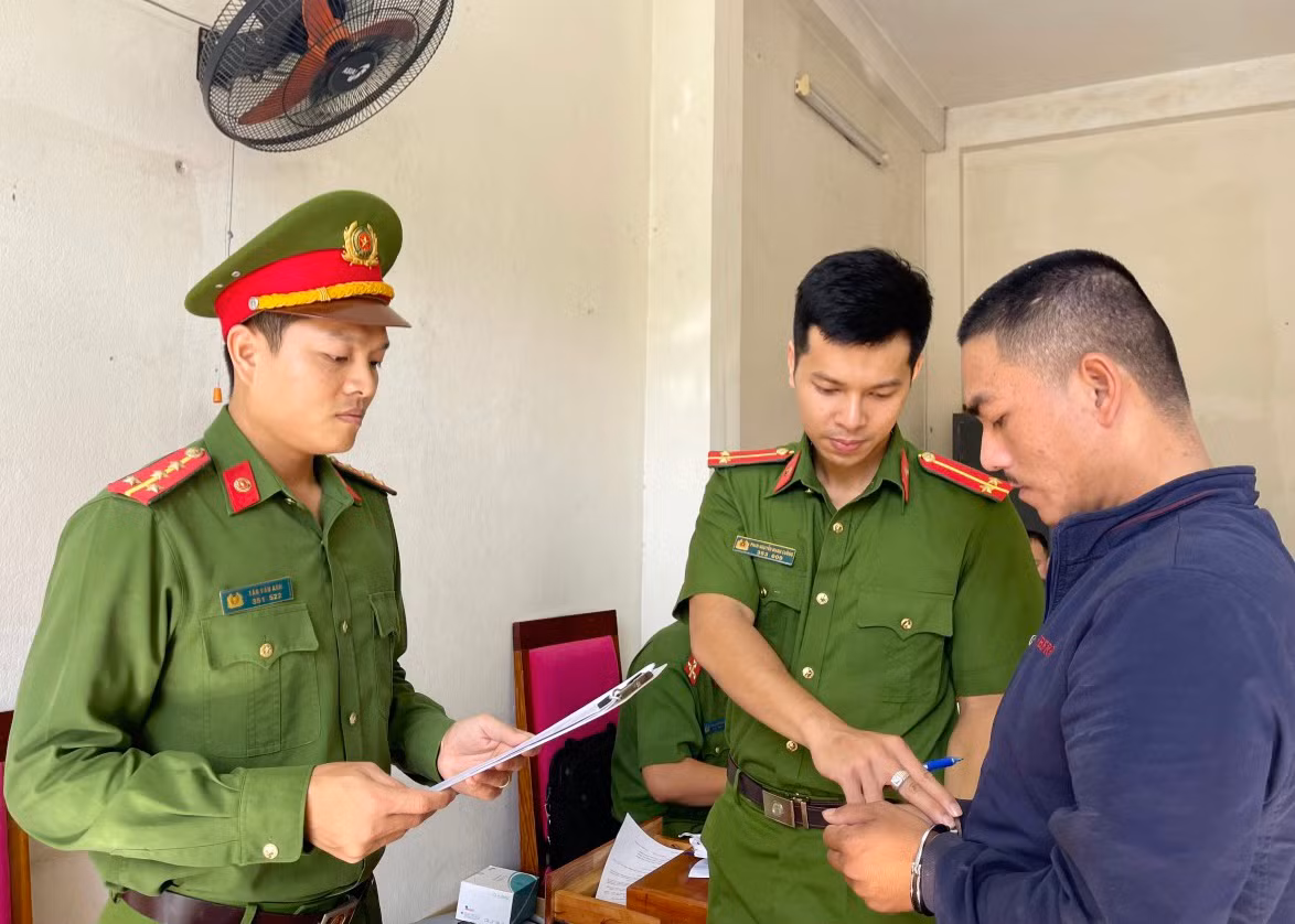 Bị ép vay nóng với lãi suất đến 1.284%/năm để trả nợ cũ -0