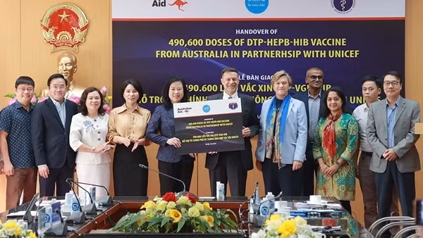 Chính phủ Australia viện trợ cho Việt Nam gần 500 nghìn liều vaccine 5 trong 1