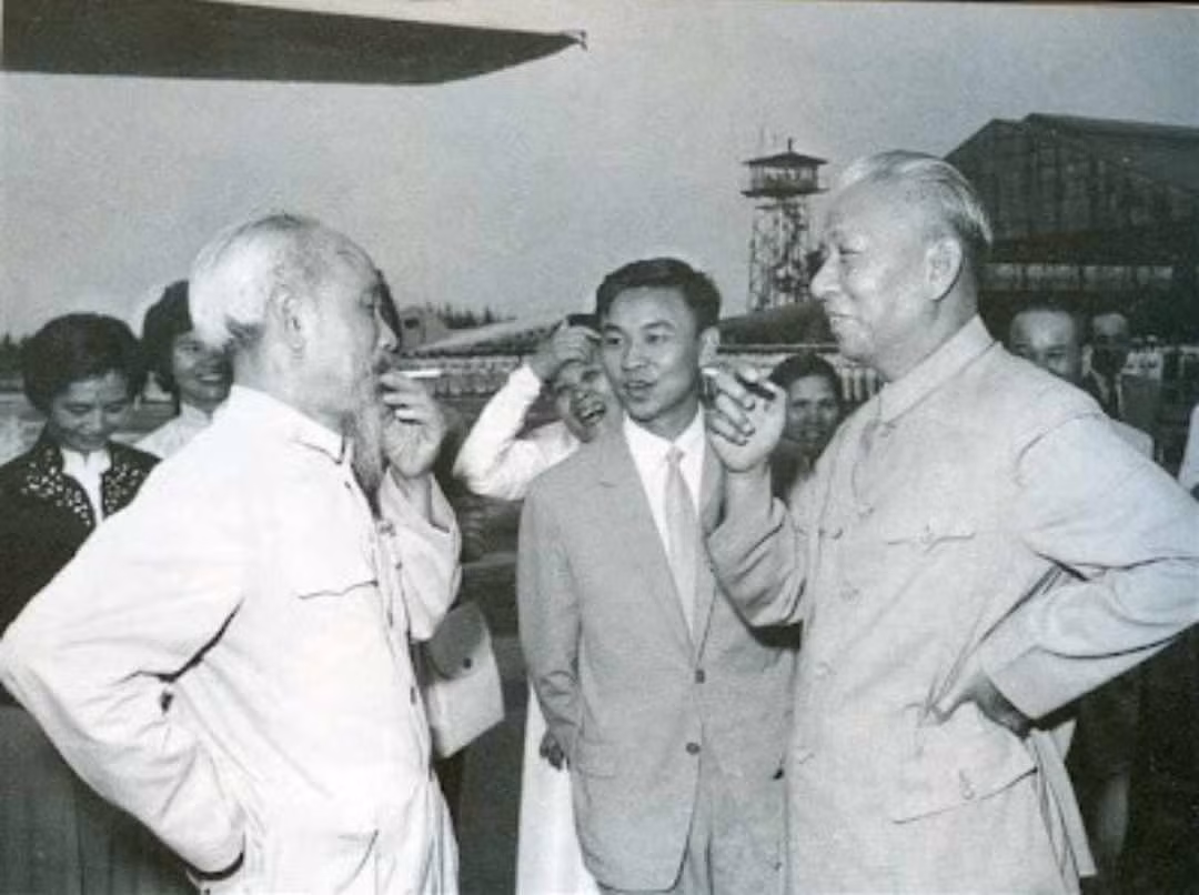 Người phiên dịch tiếng Trung bên Bác Hồ -0