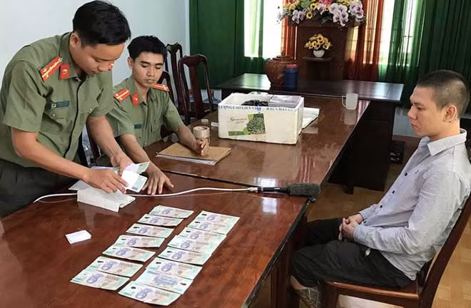 Quy định mới về phát hiện, thu giữ tiền giả, tạm thu giữ tiền nghi giả -0