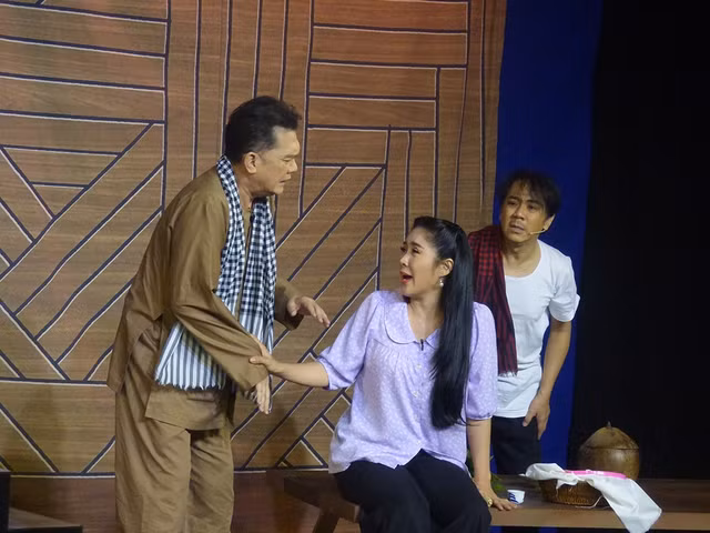 Khi nghệ sĩ cảm ơn và xin lỗi -0