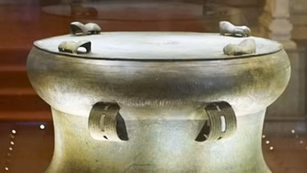 Giải mã bà Bành