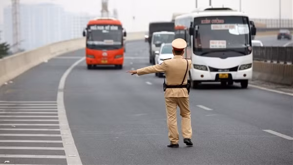 CSGT Hà Nội đồng loạt ra quân cao điểm Tết