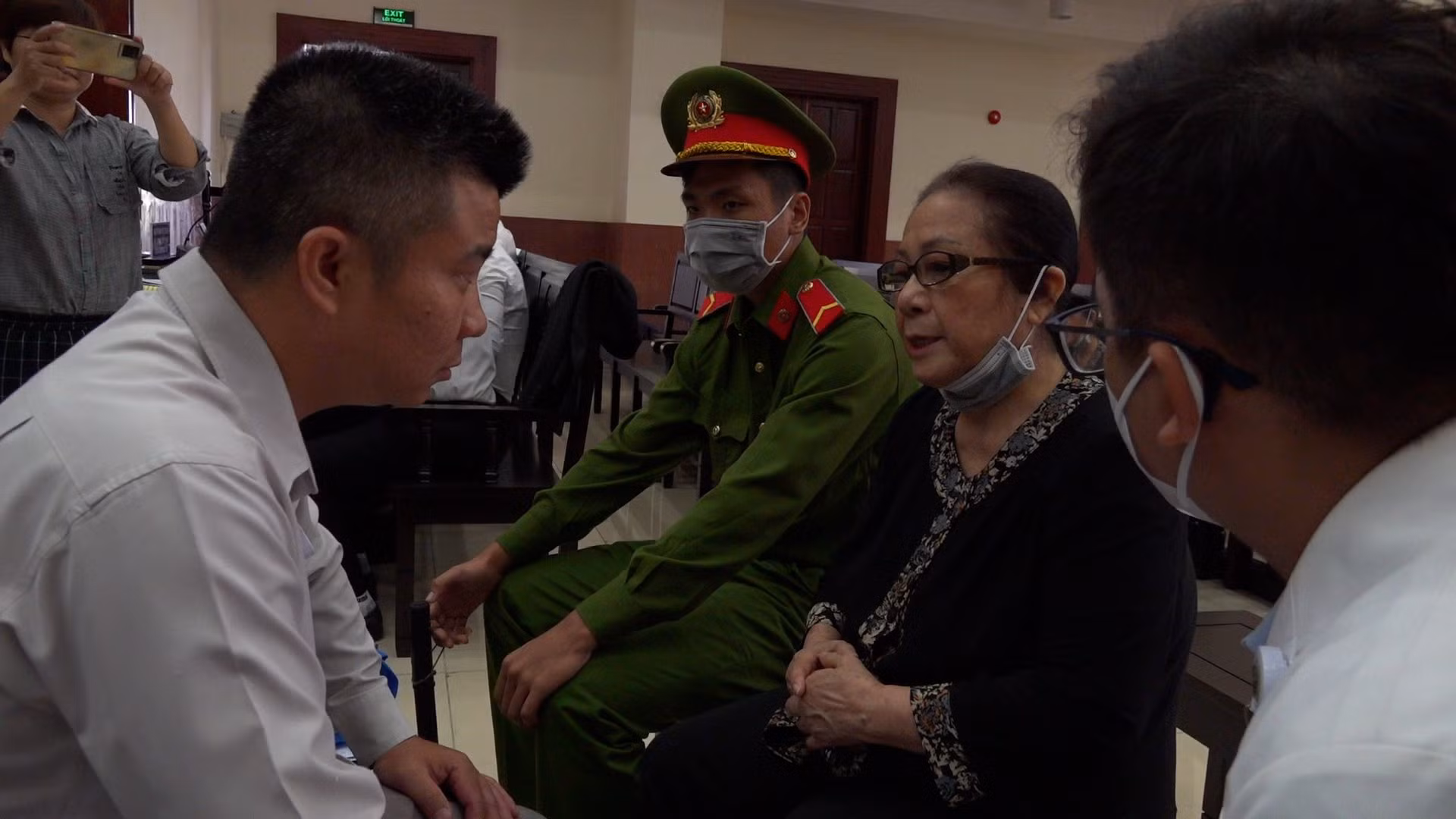 Nữ “đại gia” Dương Thị Bạch Diệp đủ sức khỏe tham dự phiên tòa -0