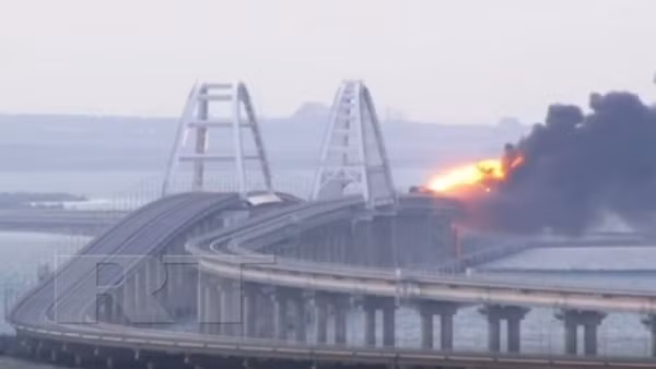 Nga tiết lộ nguyên nhân vụ cháy dữ dội trên cầu Crimea