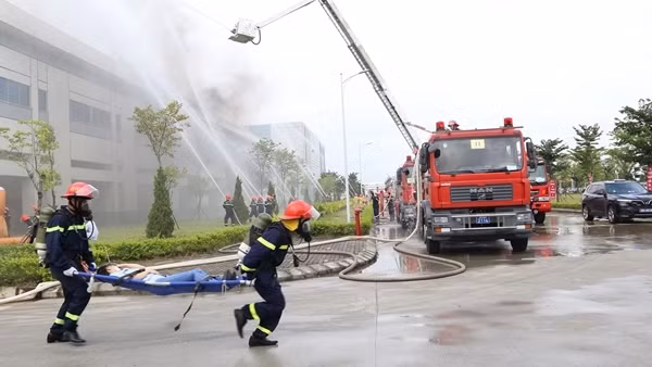 Diễn tập chữa cháy Khu công nghiệp Đồng Văn 4