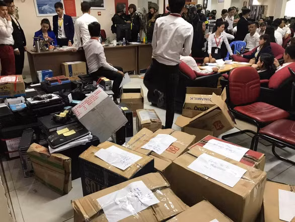 Nhiều hồ sơ, tài liệu được niêm phong tại trụ sở Công ty Alibaba ở quận Thủ Đức.