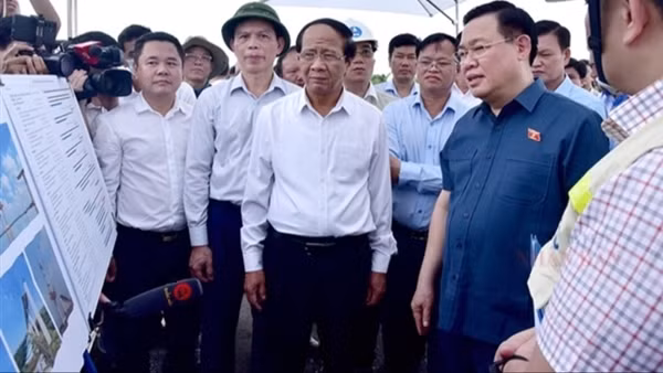 Chủ tịch Quốc hội kiểm tra dự án xây dựng cảng hàng không Long Thành