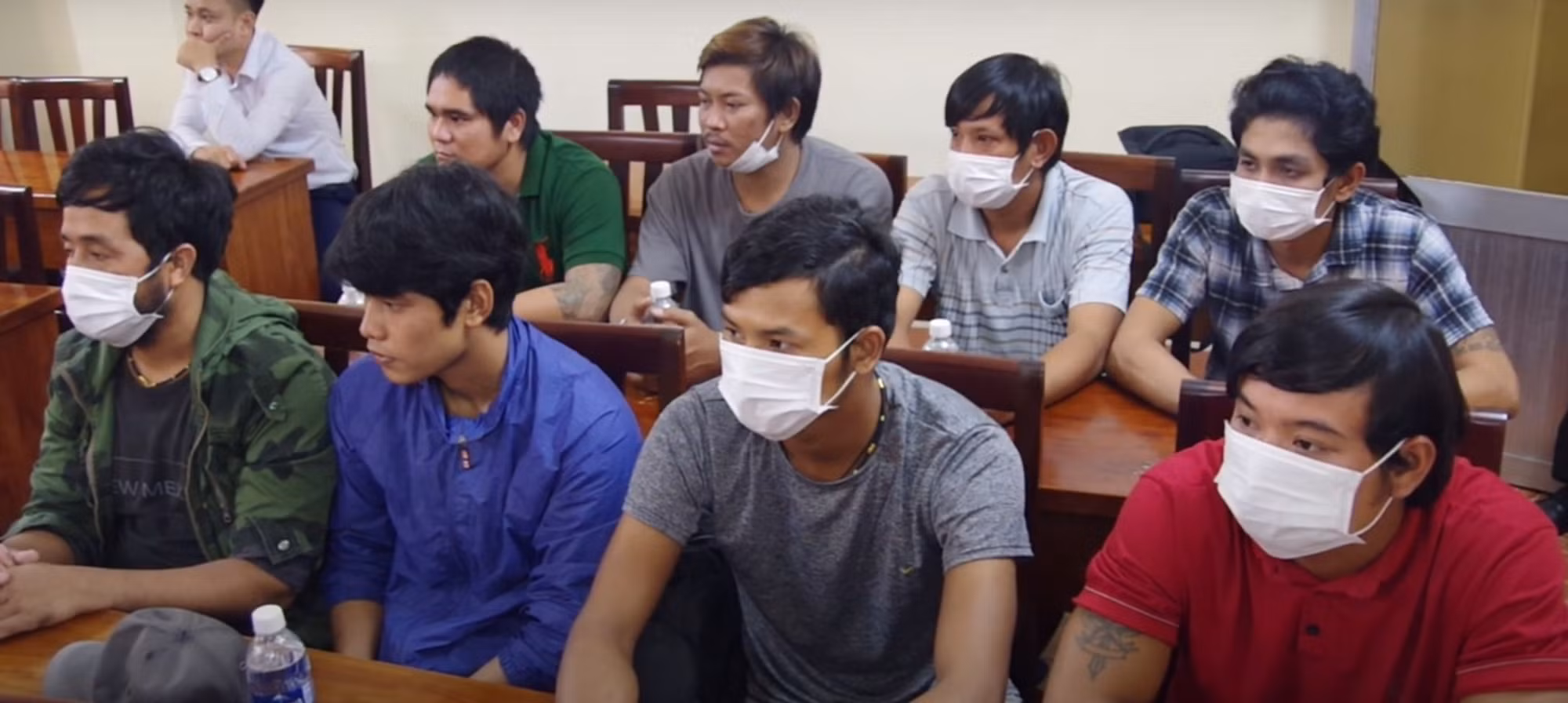Bàn giao 8 ngư dân Myanmar bị nạn trên biển -0