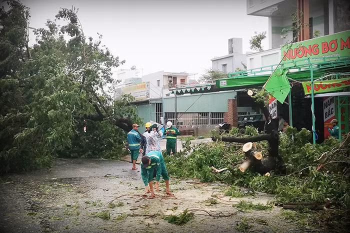 Những người lặng thầm sau cơn bão -0