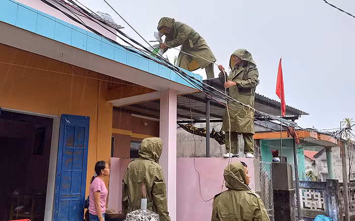 Xung kích khắc phục hậu quả bão Noru -0
