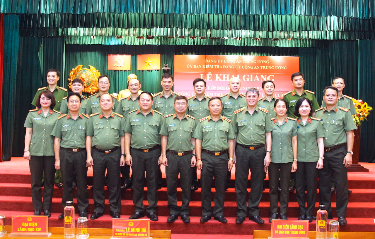 300 học viên bồi dưỡng nghiệp vụ kiểm tra, giám sát, thi hành kỷ luật đảng trong CAND -0